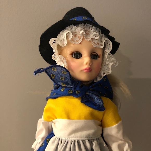 Effanbee Dolls From Countries - Picture 5 of 16